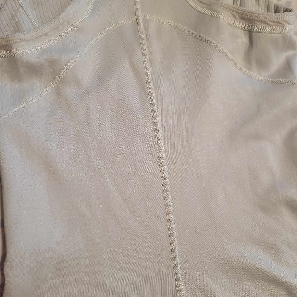 Lululemon (Size 2) - Picture 5 of 6
